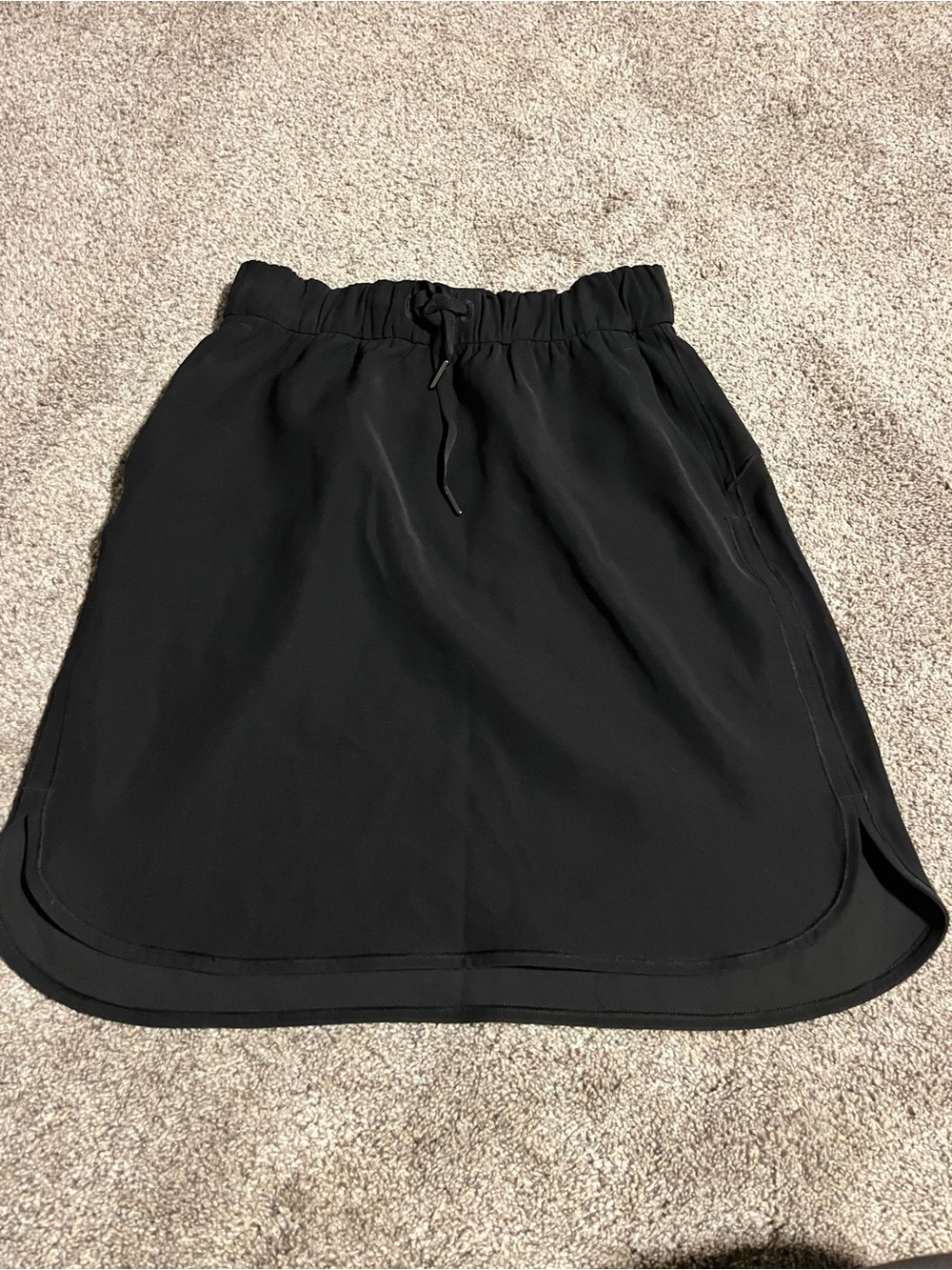 Lululemon On The Fly Black Skirt Size 6 Work Travel Euc